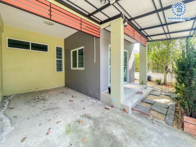 *****ทาวน์เฮ้าส์มือสองย่านนนทบุรี ม.บัวทองพาร์ควิลล์12 กาญจนาภิเษก หลังมุม! เนื้อที่เยอะถึง 37.7 ตร.ว. ฟังก์ชัน 3 ห้องนอน 2 ห้องน้ำ 1 ที่จอดรถ บ้านสภาพเหมือนใหม่  บนทำเลเดินทางสะดวก ใกล้เซ็นทรัลเวสต์เกต เพียง 5 นาทีก็ถึงรถไฟฟ้าสายสีม่วง "สถานีบางพลู"